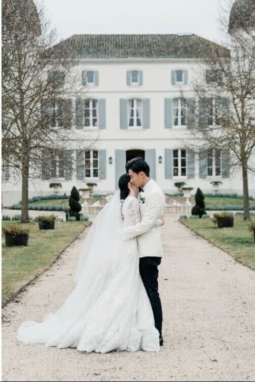 Singaporean actor Desmond Tan announced his marriage to his university sweetheart of 12 years in France on 7 December 2021. (Photo: Desmond Tan/Instagram)