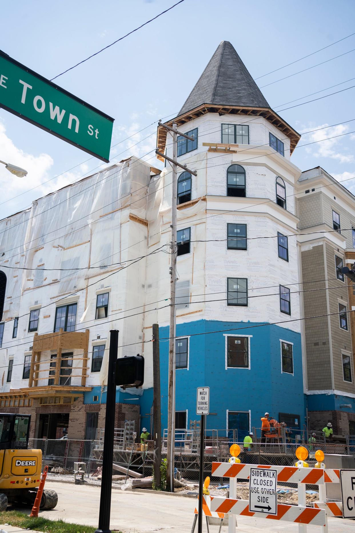 Jul 12, 2023; Columbus, OH, United States; New apartments under construction at  E. Town Street and S. Washington Avenue near Topiary Park.