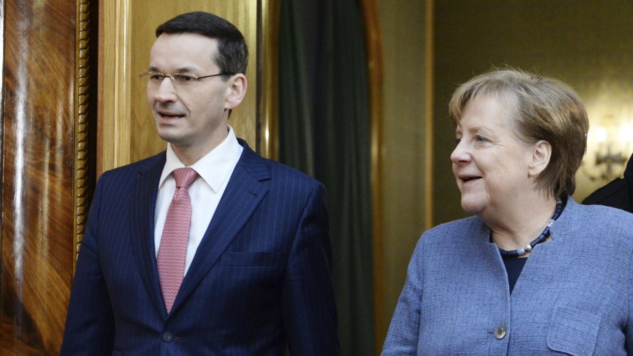 Der polnische Ministerpräsident Mateusz Morawiecki und Bundeskanzlerin Angela Merkel trafen sich in Warschau. Foto: Alik Keplicz/AP