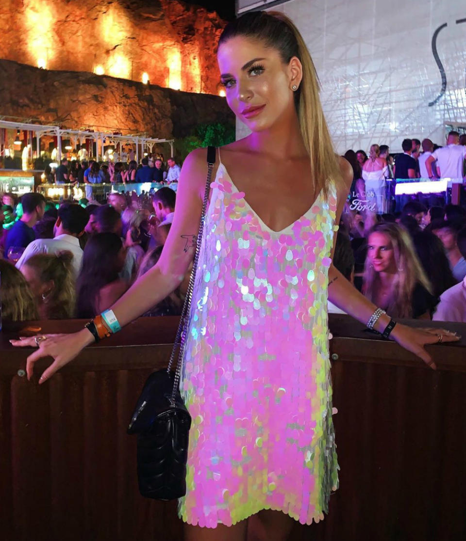 Como buena <em>celebrity </em>no se pierde un evento y en julio no faltó al festival Starlite de Marbella. (Foto: Instagram / <a href="https://www.instagram.com/p/Bz50wLniRza/ " rel="nofollow noopener" target="_blank" data-ylk="slk:@martorresss;elm:context_link;itc:0;sec:content-canvas" class="link ">@martorresss</a>) 