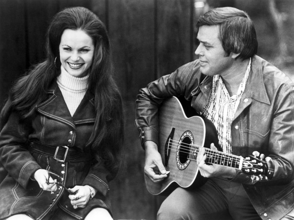 Jeannie C. Riley and Hall in 1974 - Credit: Everett Collection
