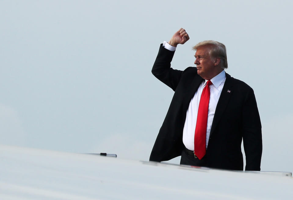 <p>President Donald Trump boards Air Force One after his summit with North Korean leader Kim Jong Un in Singapore, June 12, 2018. (Photo: Jonathan Ernst/Reuters) </p>