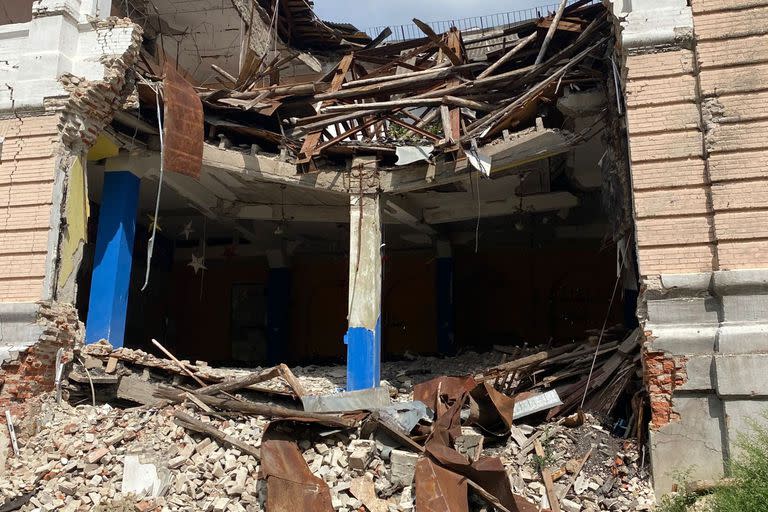Un edificio destruido por un bombardeo ruso en la ciudad de Kupiansk, en el marco de la guerra en Ucrania