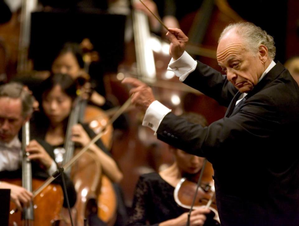 Maestro Lorin Maazel conducts the New York Philharmonic Orchestra during opening night, Tuesday, Sept. 18, 2006 at Avery Fisher Hall in New York. (AP Photo/Stephen Chernin)