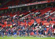 Britain Football Soccer - Manchester United v Leicester City - Barclays Premier League - Old Trafford - 1/5/16 Leicester City's players during the warm up before the game Reuters / Darren Staples Livepic EDITORIAL USE ONLY. No use with unauthorized audio, video, data, fixture lists, club/league logos or "live" services. Online in-match use limited to 45 images, no video emulation. No use in betting, games or single club/league/player publications. Please contact your account representative for further details.