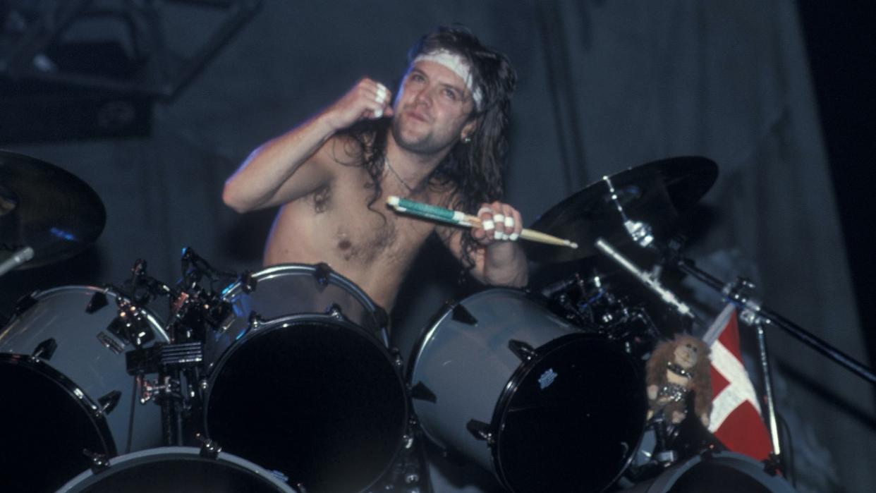  Lars Ulrich on stage, early 1990s. 