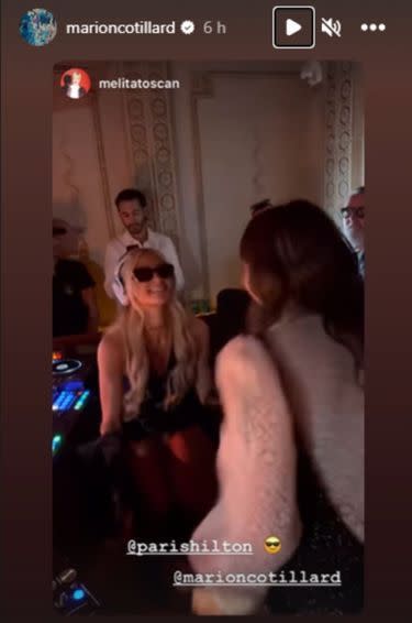 Paris Hilton et Marion Cotillard lors de l'after-party Chanel, à Los Angeles, le 9 mai 2023.