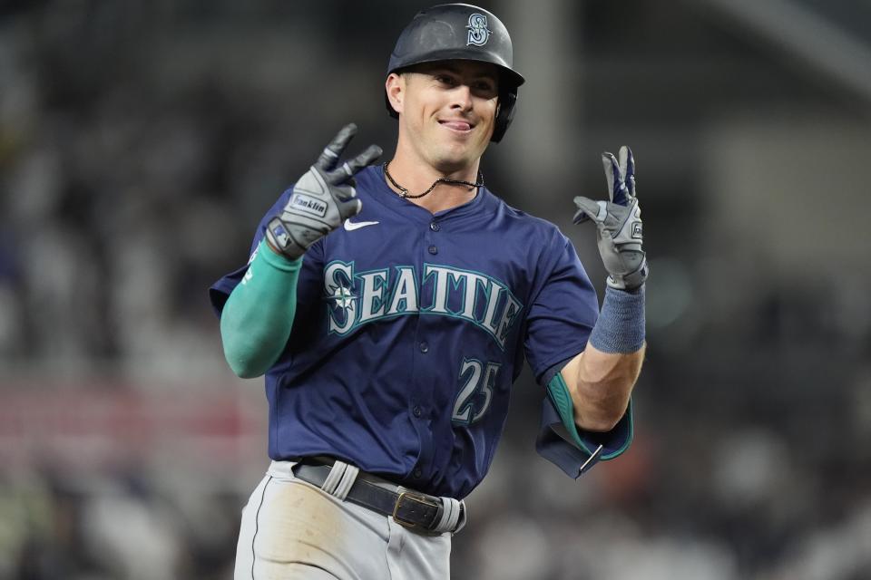 Seattle Mariners' Dylan Moore (25) gestures as he runs the bases after hitting a home run during the ninth inning of a baseball game against the New York Yankees, Tuesday, May 21, 2024, in New York. (AP Photo/Frank Franklin II)