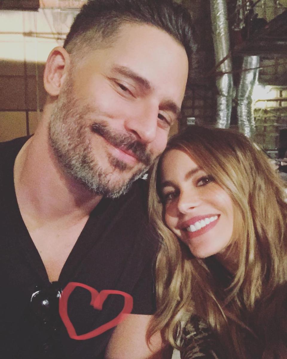 <p>“Te adoro, Joe Manganiello”, le decía Sofía Vergara a su marido en Instagram junto a esta imagen. El pasado noviembre celebraron tres años como marido y mujer. (Foto: Instagram / <a rel="nofollow noopener" href="http://www.instagram.com/p/Bt4IHFcg0x4/" target="_blank" data-ylk="slk:@sofiavergara;elm:context_link;itc:0;sec:content-canvas" class="link ">@sofiavergara</a>). </p>