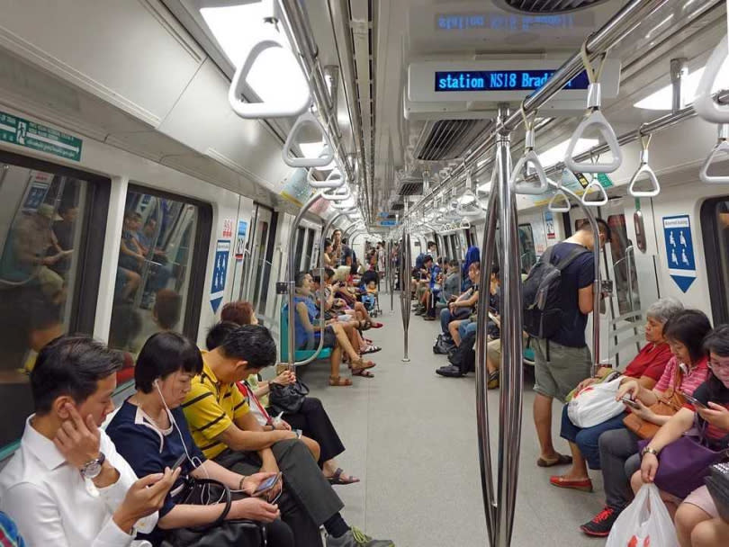 新加坡地鐵有122個車站，但地鐵站總是出現一些詭異的事情，尤其是在墳場邊建造的地鐵站，更是讓人毛骨悚然。（圖／Pixabay）