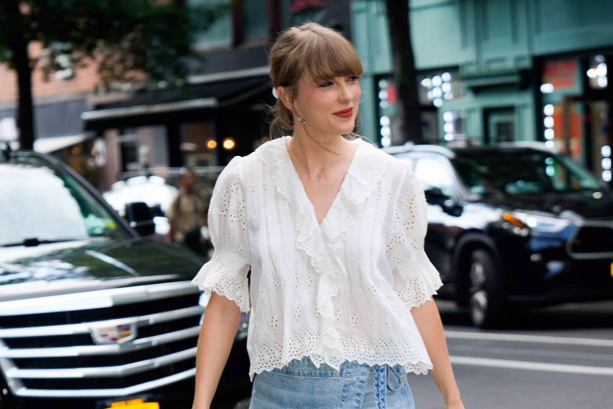 Taylor Swift Wore a $218 Blouse with This Delicate Detail — and This $22  One Looks So Similar