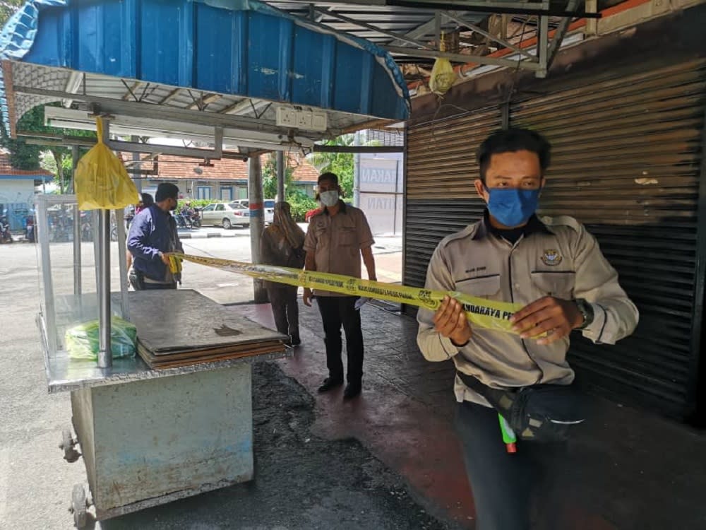 The authorities sealed off the Pulau Tikus market today after it was ordered to close from today onwards. — Picture courtesy of MBPP