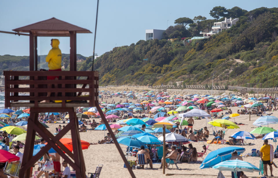 Playas hasta la bandera: Cádiz ha cerrado el acceso a algunas tras estas aglomeraciones