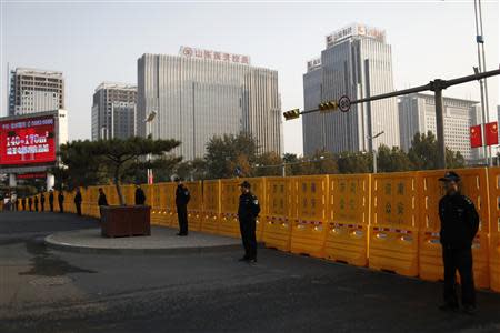 Policemen guard the entrance outside Shandong Province Supreme People's Court in Jinan, Shandong province, October 25, 2013, where a decision would be announced on Friday on whether to accept an appeal by ousted former senior politician Bo Xilai over his guilty verdict and life sentence on charges of bribery, corruption and abuse of power. REUTERS/Aly Song