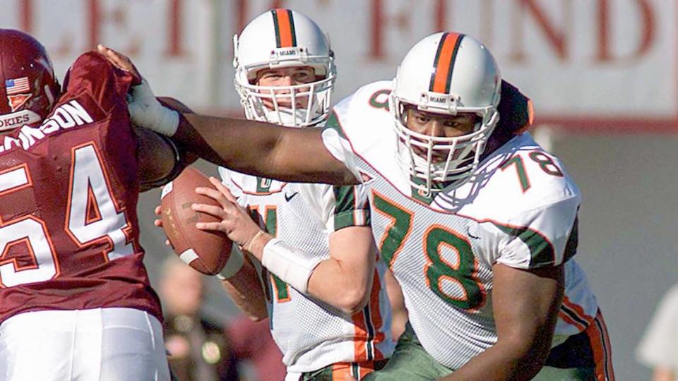 12/01/01 Al Diaz/Herald Staff Photo--Blacksburg, Va.- The University of Miami vs the Virginia Tech Hokies at Lane Stadium on Saturday. UM’s offensive tackle Bryant McKinnie protects Ken Dorsey as the quarterback looks downfield for a receiver in the first quarter.