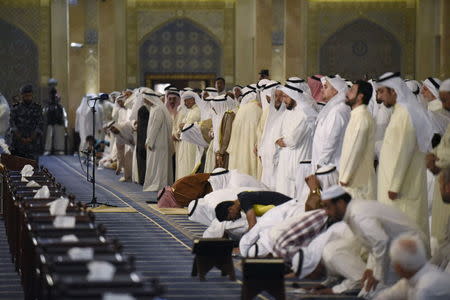 Sunni and Shi'ite worshippers, together with Emir Sheikh Sabah al Ahmed al Sabah, pray at the Grand Mosque of Kuwait, in Kuwait City, July 3, 2015. REUTERS/Jassim Mohammed