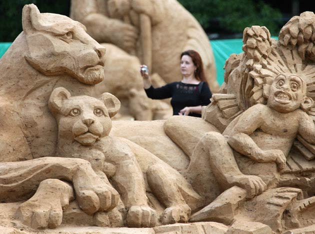 amazing-sand-sculptures-200711-01