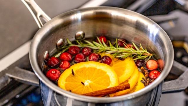 10 Simmer Pot Recipes for a Beautiful Smelling Home - Going Zero Waste