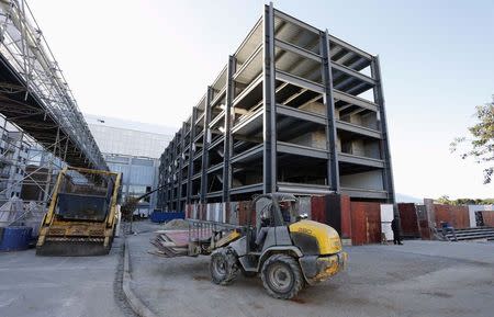 A view of the unfinished construction of the press centre of the Baixada Arena soccer stadium in Curitiba June 2, 2014. REUTERS/Rodolfo Buhrer