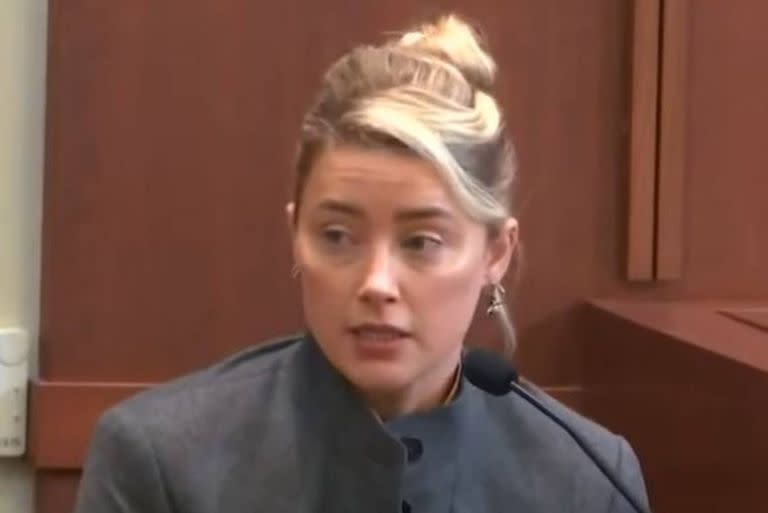 Amber Heard contó un violento episodio en el que, según ella, Johnny Depp le arrojó un teléfono celular a la cara