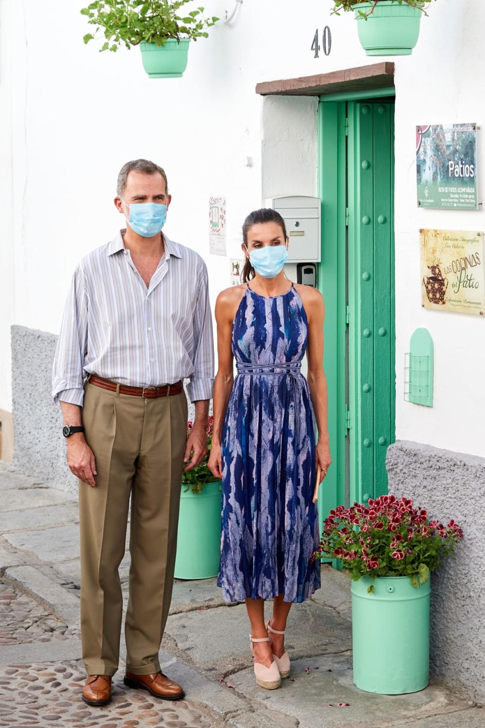 <div class="inline-image__caption"><p>King Felipe VI of Spain and Queen Letizia of Spain are seen visiting the courtyards (patio in Spanish) in the old town on June 29, 2020 in Cordoba, Spain. </p></div> <div class="inline-image__credit">Carlos R. Alvarez/Getty</div>