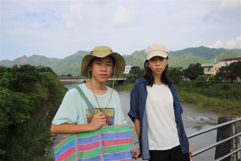 羅小弟（左）與林生祥女兒阿KIKI討論身為名人子女的好與壞（圖／客台提供）