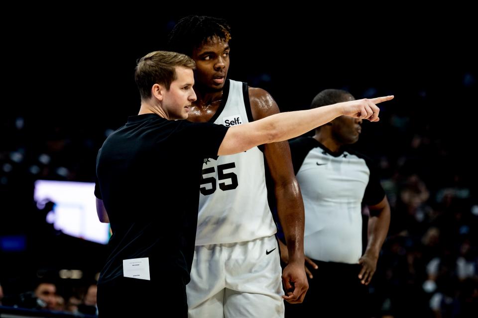 Trevino with rookie Harrison Ingram. (San Antonio Spurs)