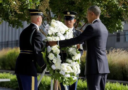 U.S. President Barack Obama places a wreath during a ceremony marking the 15th anniversary of the 9/11 attacks at the Pentagon in Washington, U.S., September 11, 2016. REUTERS/Joshua Roberts