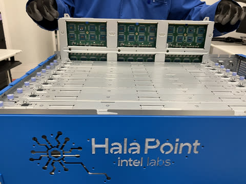 Hala Point, the world’s largest and Intel’s most advanced neuromorphic system to date, contains 1.15 billion neurons and packages 1,152 Loihi 2 processors produced on Intel 4 process node in a six-rack-unit data center chassis the size of a microwave oven. The system supports up to 1.15 billion neurons and 128 billion synapses distributed over 140,544 neuromorphic processing cores, consuming a maximum of 2,600 watts of power. It also includes over 2,300 embedded x86 processors for ancillary computations. (Credit: Intel Corporation)