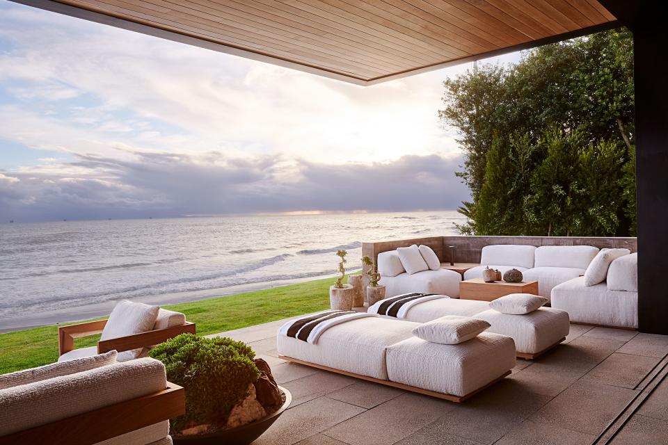 On a terrace overlooking the Pacific Ocean, the sofa and meridiani lounge beds and armchair are covered in a perennials fabric.