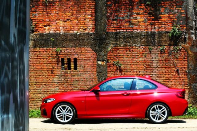 激起你的手排魂 Bmw 2i Mt試駕 汽機車 Yahoo奇摩行動版