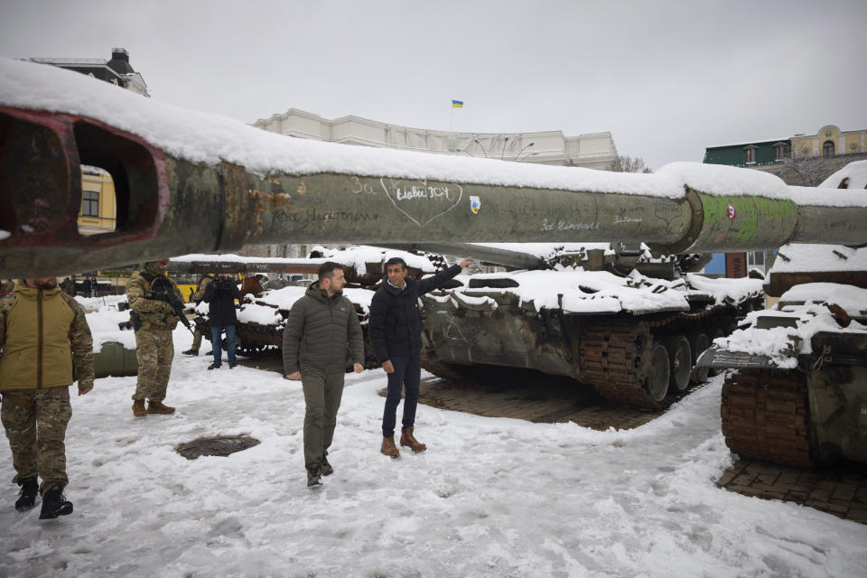 In this photo provided by the Ukrainian Presidential Press Office, Ukrainian President Volodymyr Zelenskyy, left, and British Prime Minister Rishi Sunak observe destroyed Russian military vehicles installed in downtown Kyiv, Ukraine, Saturday, Nov. 19, 2022. (Ukrainian Presidential Press Office via AP)
