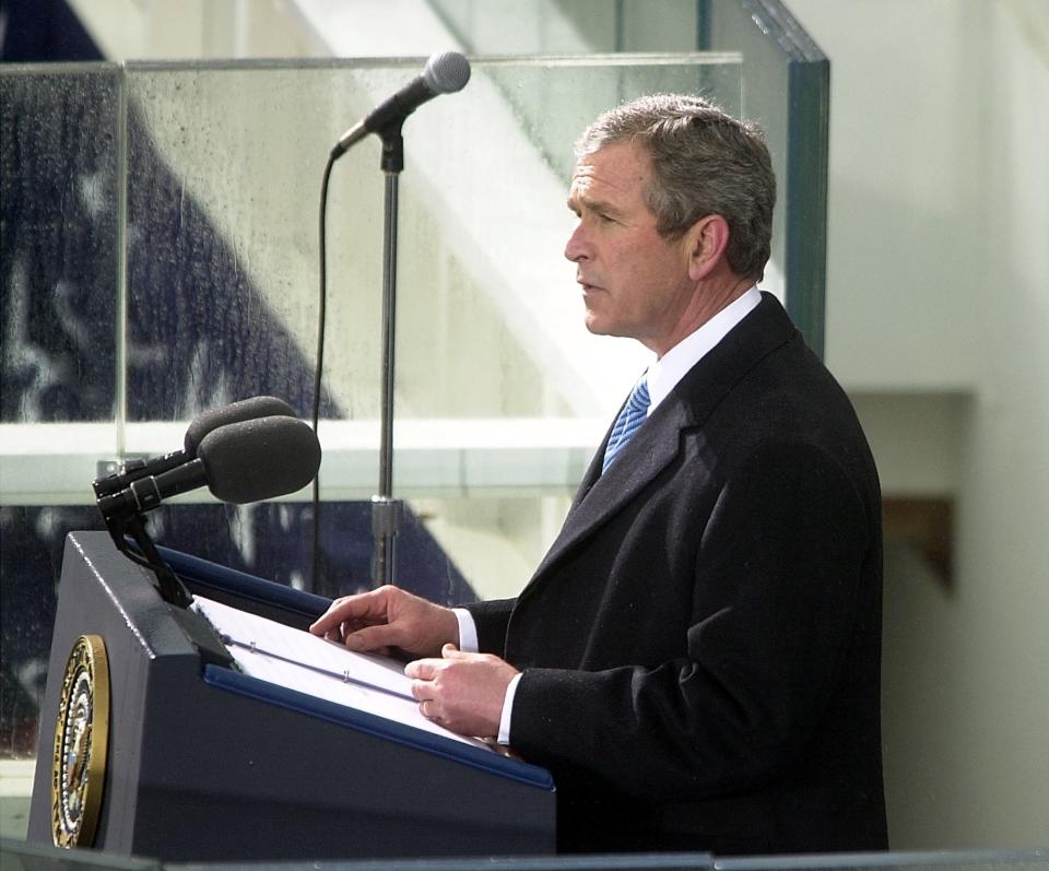 KRT US NEWS STORY SLUGGED: INAUGURATION KRT PHOTOGRAPH BY JOE BURBANK/ORLANDO SENTINEL (January 20) WASHINGTON, DC -- George W. Bush gives his speech to the nation after taking the oath of office on the west front of the U.S. Capitol on Saturday, January 20, 2001. (Photo by OR) PL KD BL 2001 (Horiz) (mvw)