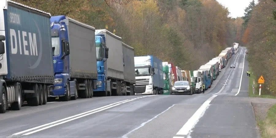 2,450 trucks are waiting in queues to enter Ukraine