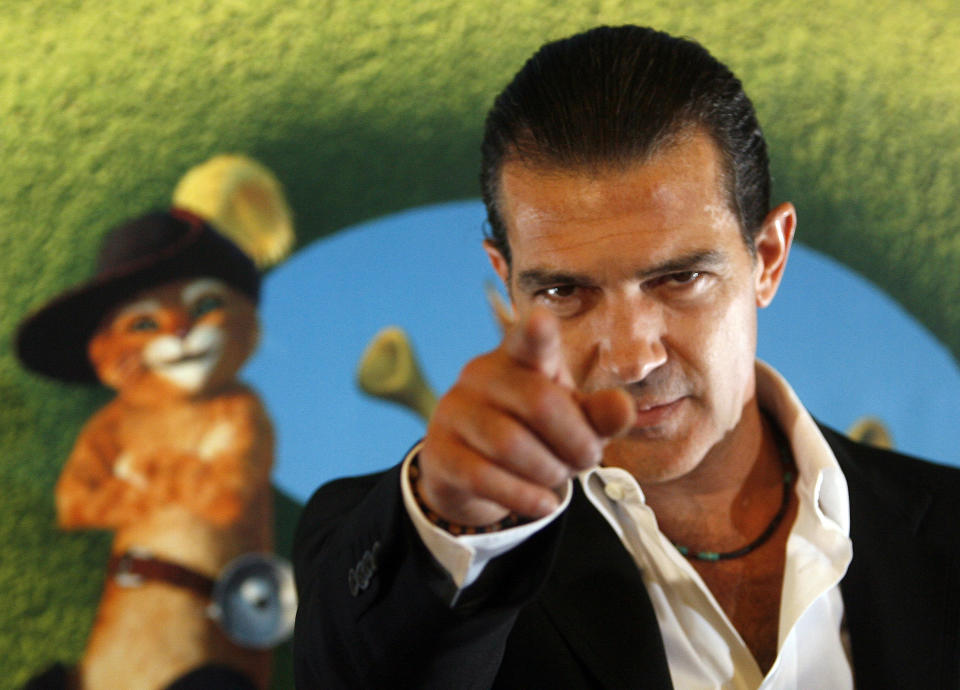 Actor Antonio Banderas poses during the premiere of 'Shrek The Third' in Madrid June 13, 2007.  REUTERS/Andrea Comas(SPAIN)