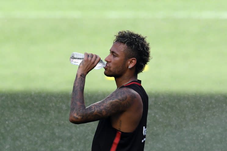 Neymar réfléchit à son avenir