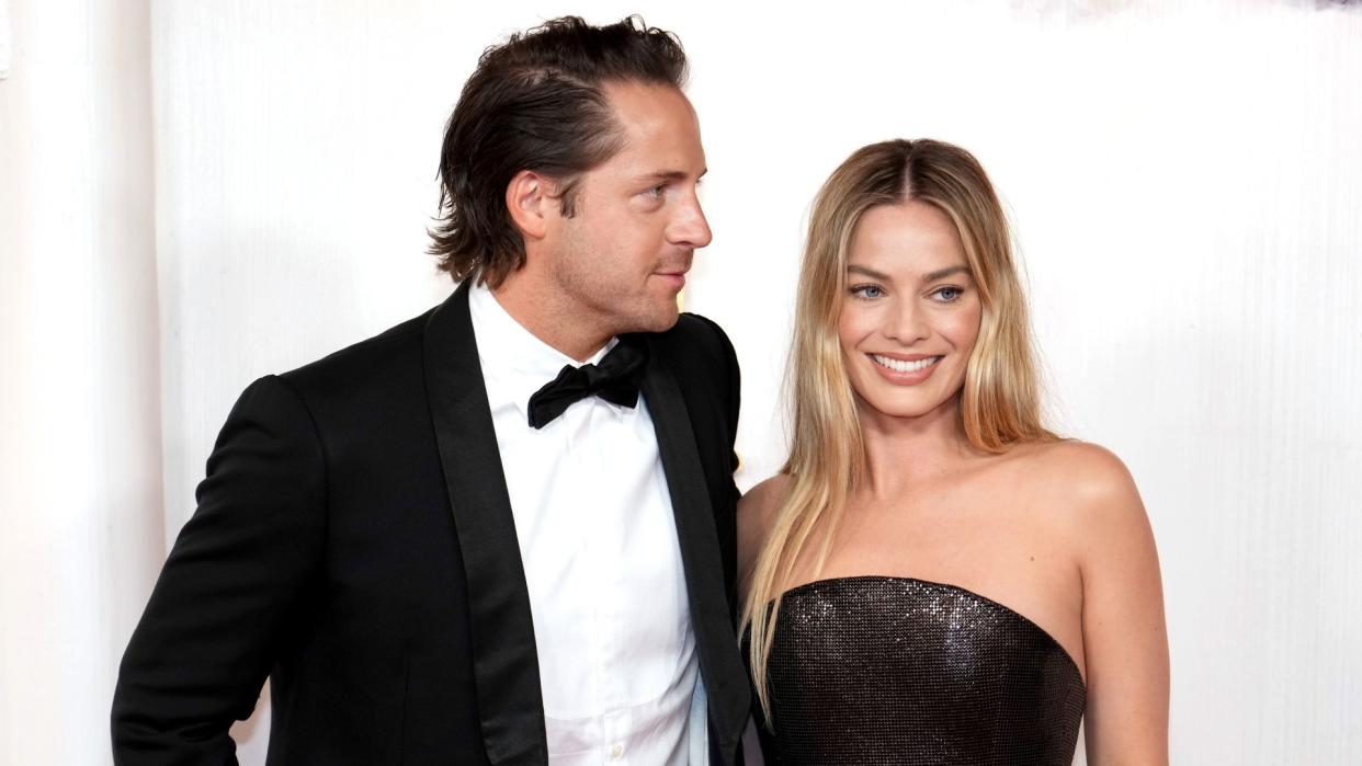 Margot Robbie y Tom Ackerley