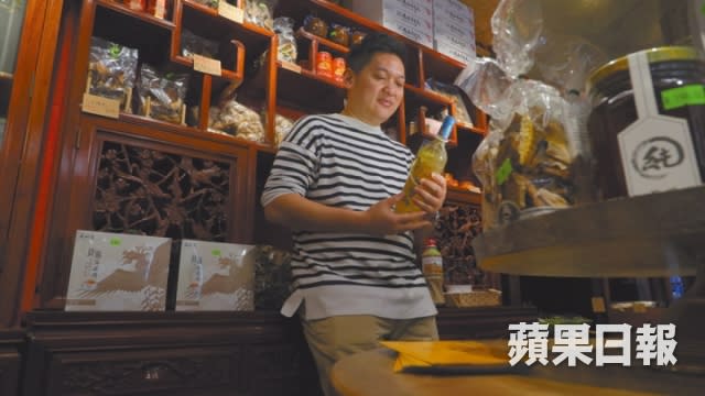 70後梁耀邦（Alan）是小型雜貨店金飯碗的老闆，短短六年已擴充至五間分店。