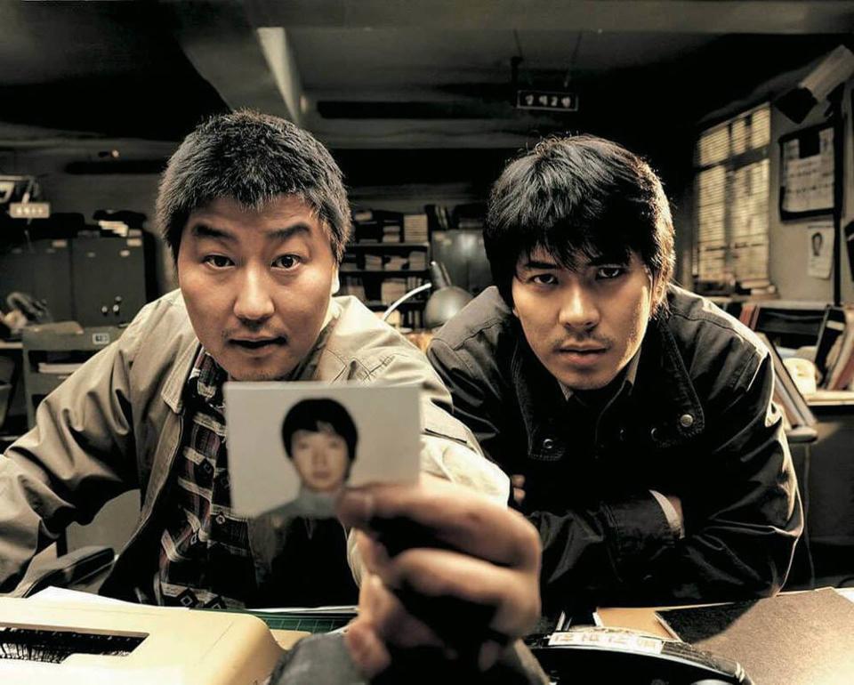 《殺人回憶》（2003年）｜主演：宋康昊、金相慶圖片來源：車庫娛樂