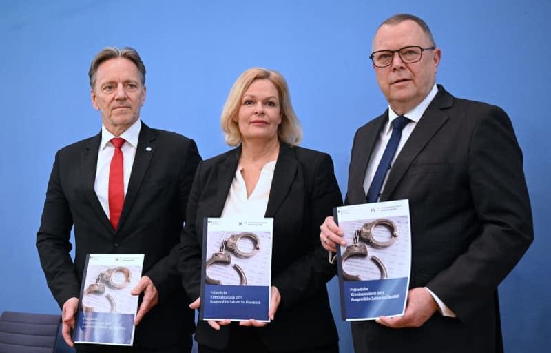 Nancy Faeser (center), Federal Minister of the Interior, Michael Stübgen (R), Chairman of the Conference of Interior Ministers, and Holger Münch, President of the Federal Criminal Police Office (BKA), present the 2023 Police Crime Statistics (PKS).  Britta Pedersen/dpa