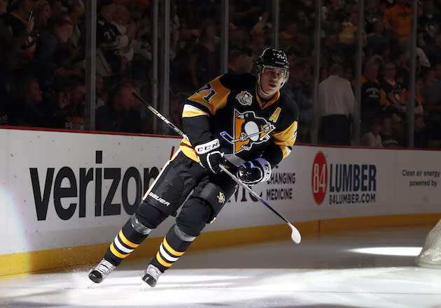 PITTSBURGH, PA - OCTOBER 17: Evgeni Malkin #71 of the Pittsburgh Penguins skates prior to the game against Colorado Avalanche at PPG Paints Arena on October 17, 2016 in Pittsburgh, Pennsylvania. (Photo by Gregory Shamus/Getty Images)