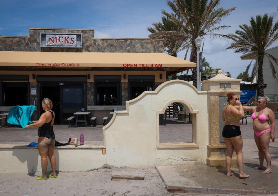 On Tuesday, May 30, 2023 police officers, tourists and locals mingle on the Hollywood Beach Broadwalk the day after a mass shooting left nine people injured. A witness recounts his efforts to help wounded people. -- Carl Juste/cjuste@miamiherald.com