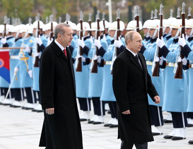 Russian President Vladimir Putin (right) and his Turkish counterpart Recep Tayyip Erdogan review an honor guard in Ankara, on December 1, 2014