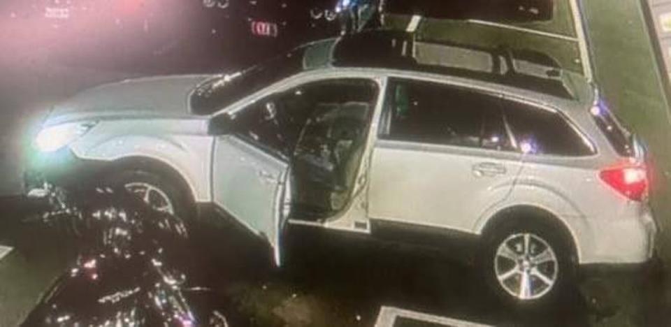 Police issued a photo of the shooting suspect’s car (LPD)
