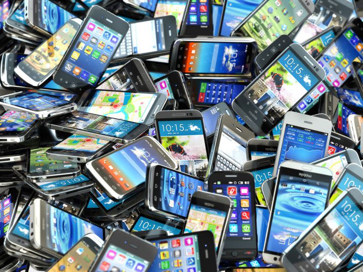 Einige Smartphones dürfen künftig wohl nicht mehr verkauft werden. (Bild: ddp)