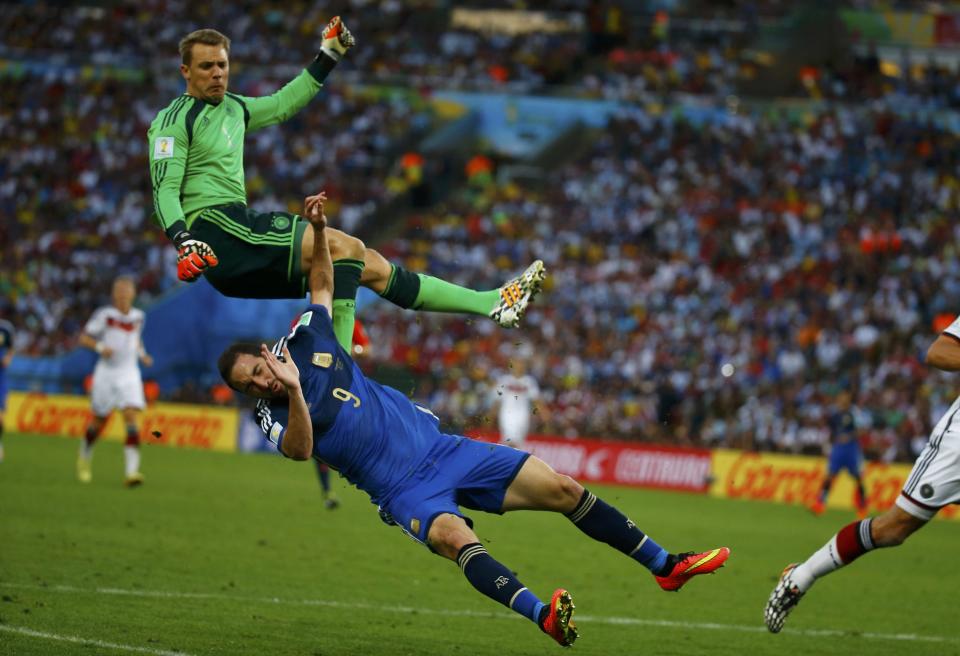 Argentina's Gonzalo Higuain fouls Germany's goalkeeper Manuel Neuer during their 2014 World Cup final at the Maracana stadium in Rio de Janeiro July 13, 2014. REUTERS/Kai Pfaffenbach (BRAZIL - Tags: SOCCER SPORT WORLD CUP TPX IMAGES OF THE DAY)