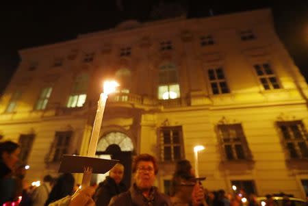 Demonstrators hold candles in front of the chancellery in a protest demanding no government participation for the far right in Vienna, Austria, November 15, 2017. REUTERS/Leonhard Foeger