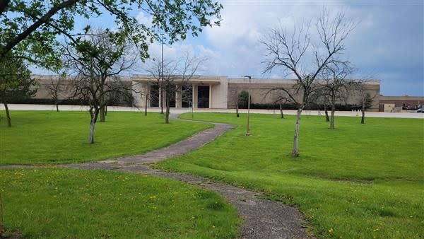 The former Younkers area at NorthPark Mall, Davenport, may become the site for Davenport Junior Theatre. (photo by Bryan Bobb)