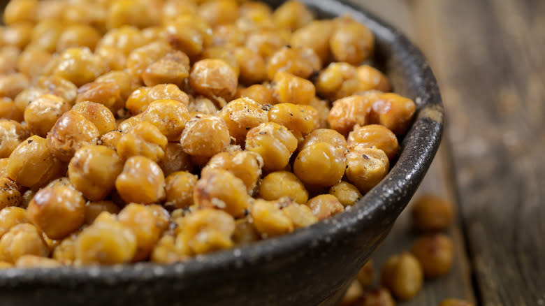 roasted garbanzo beans in bowl