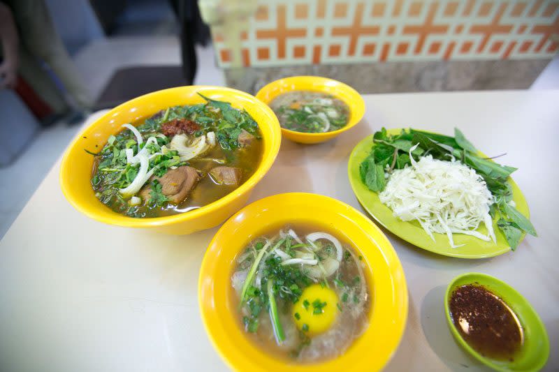 Saigon Jalan - Bun Bo Hue with Tru'ng Them